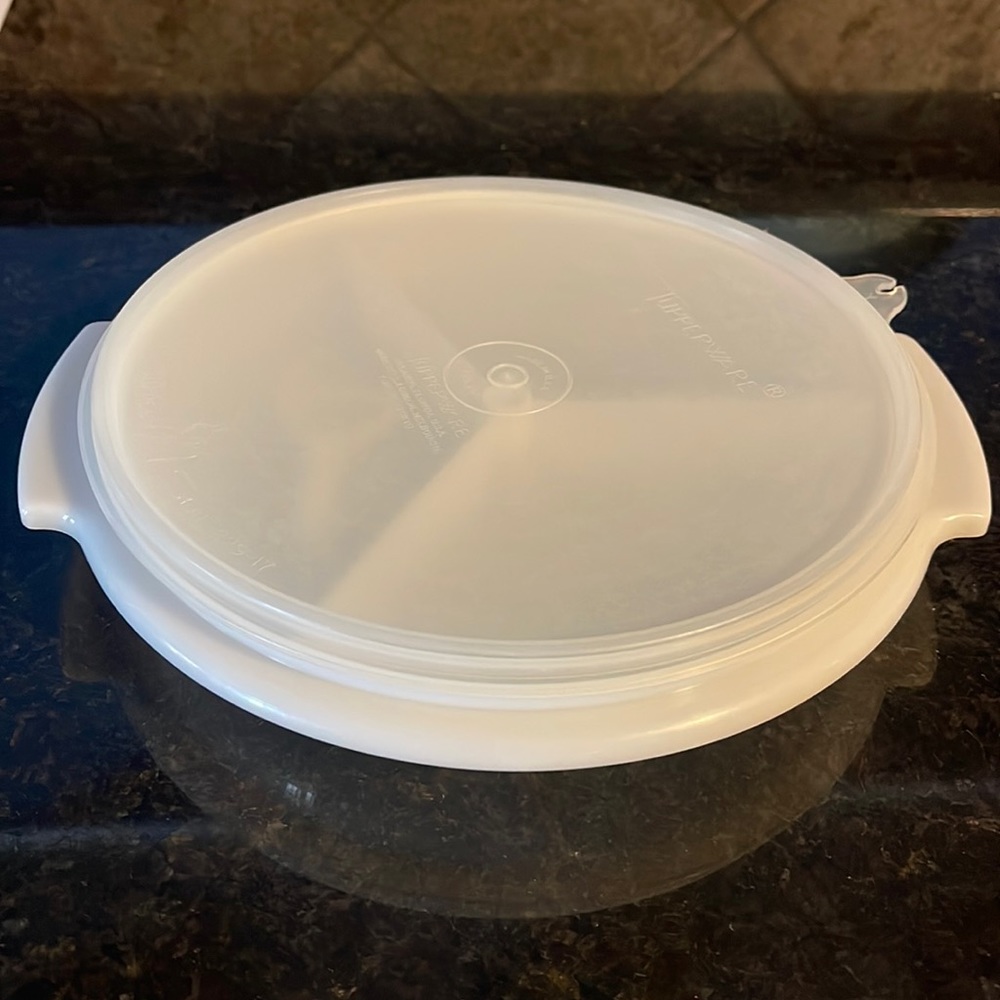 Tupperware vintage #608 Suzette 8"
Divided Serving Dish
